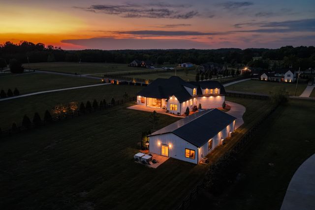 524 Fern Valley Rd, White House, TN 37188