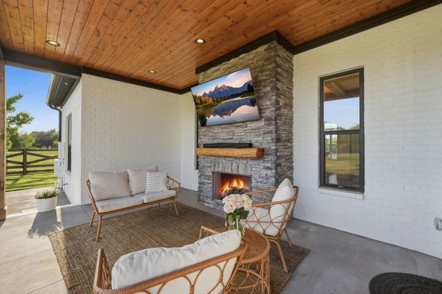 524 Fern Valley Rd, White House, TN 37188