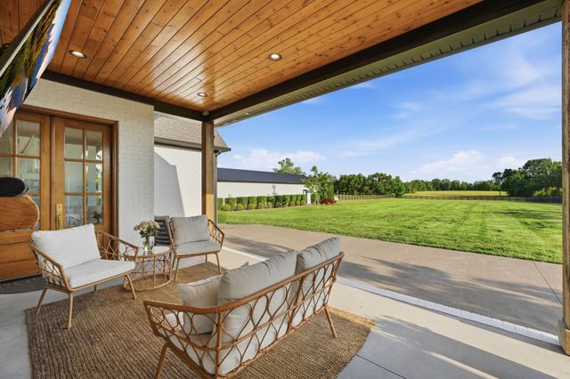 524 Fern Valley Rd, White House, TN 37188