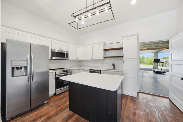 524 Fern Valley Rd, White House, TN 37188