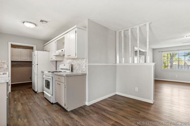 1410 N Dogwood Street, Owasso, OK 74055