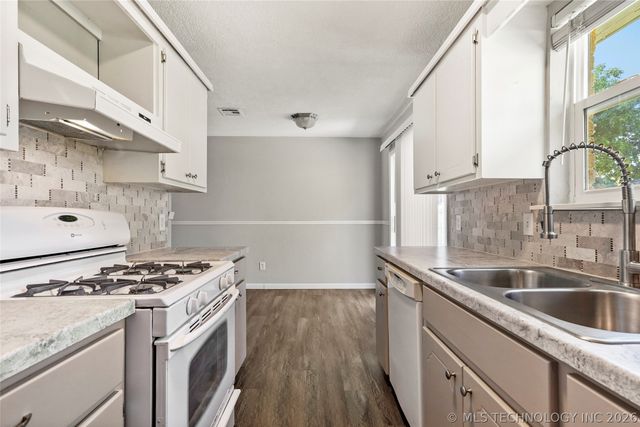 1410 N Dogwood Street, Owasso, OK 74055