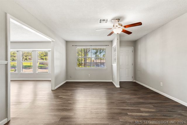 1410 N Dogwood Street, Owasso, OK 74055