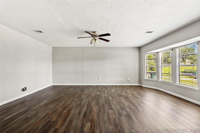 1410 N Dogwood Street, Owasso, OK 74055