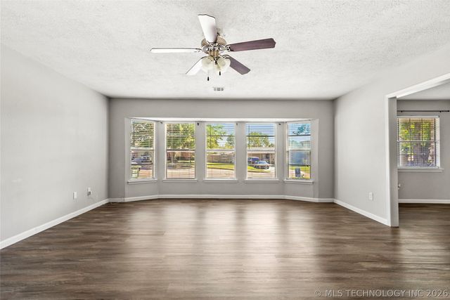 1410 N Dogwood Street, Owasso, OK 74055