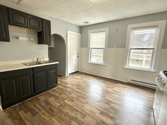 6 Berkeley St, Worcester, MA 01605