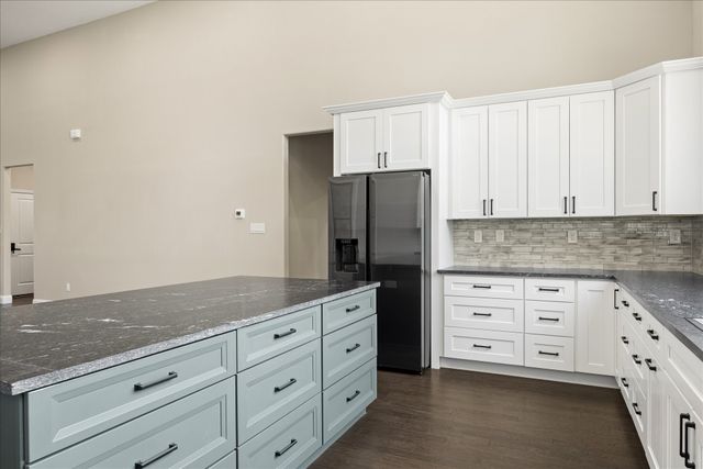 210 Knob Hill Drive, Granbury, TX 76048