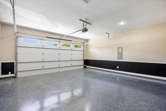 210 Knob Hill Drive, Granbury, TX 76048