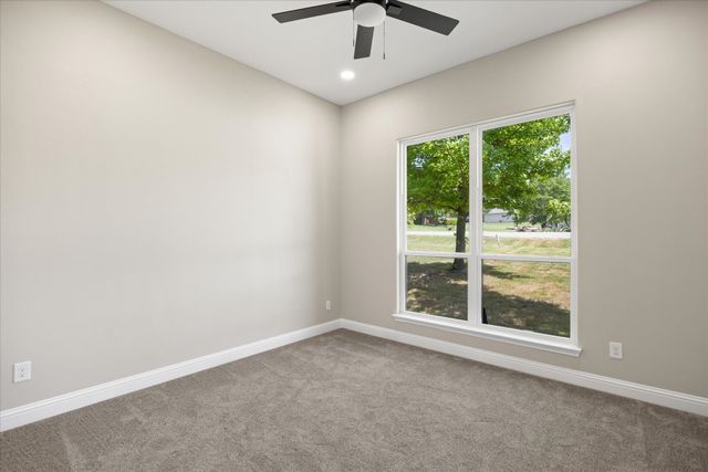 210 Knob Hill Drive, Granbury, TX 76048