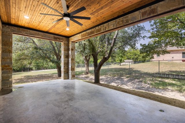 210 Knob Hill Drive, Granbury, TX 76048