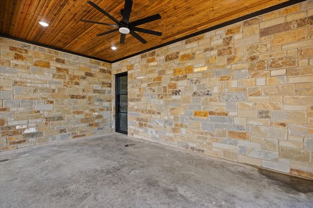 210 Knob Hill Drive, Granbury, TX 76048