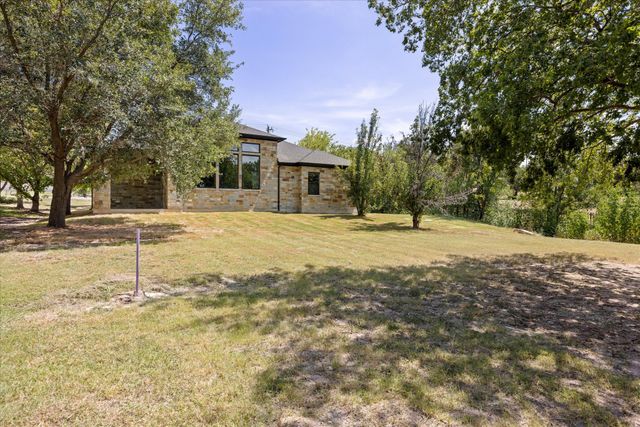 210 Knob Hill Drive, Granbury, TX 76048