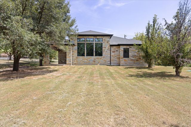 210 Knob Hill Drive, Granbury, TX 76048