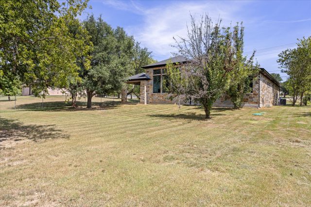 210 Knob Hill Drive, Granbury, TX 76048