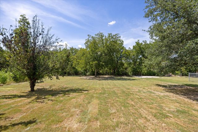 210 Knob Hill Drive, Granbury, TX 76048