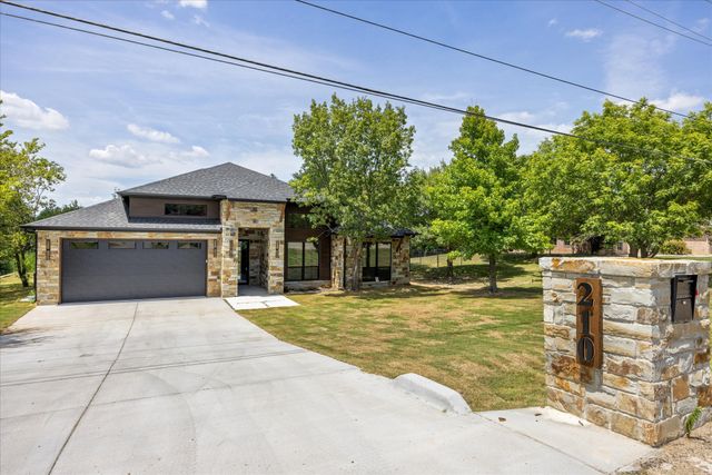 210 Knob Hill Drive, Granbury, TX 76048