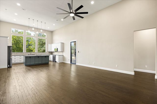 210 Knob Hill Drive, Granbury, TX 76048