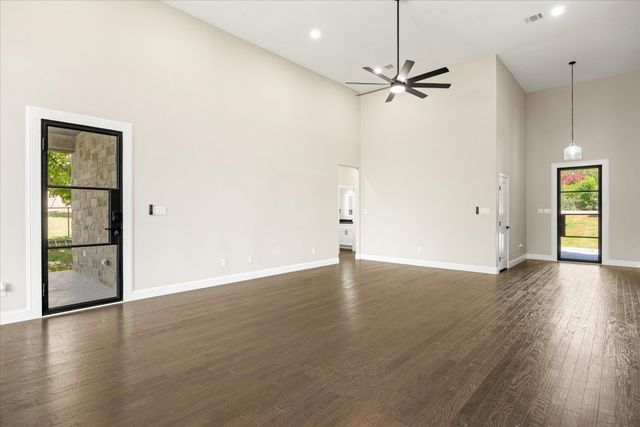 210 Knob Hill Drive, Granbury, TX 76048