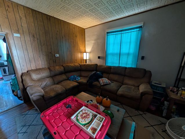 1001 E Locust Street, Vincennes, IN 47591