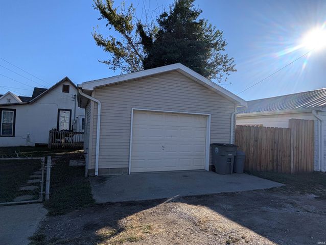 1001 E Locust Street, Vincennes, IN 47591