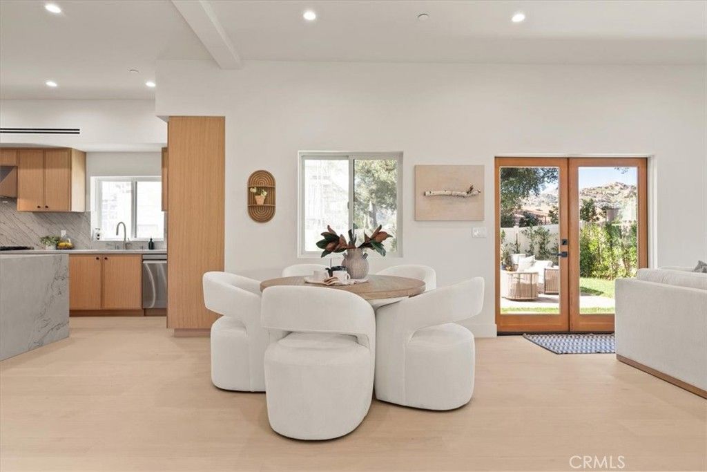 Image 15 of property listing at 10505 Jordan, Chatsworth, CA 91311