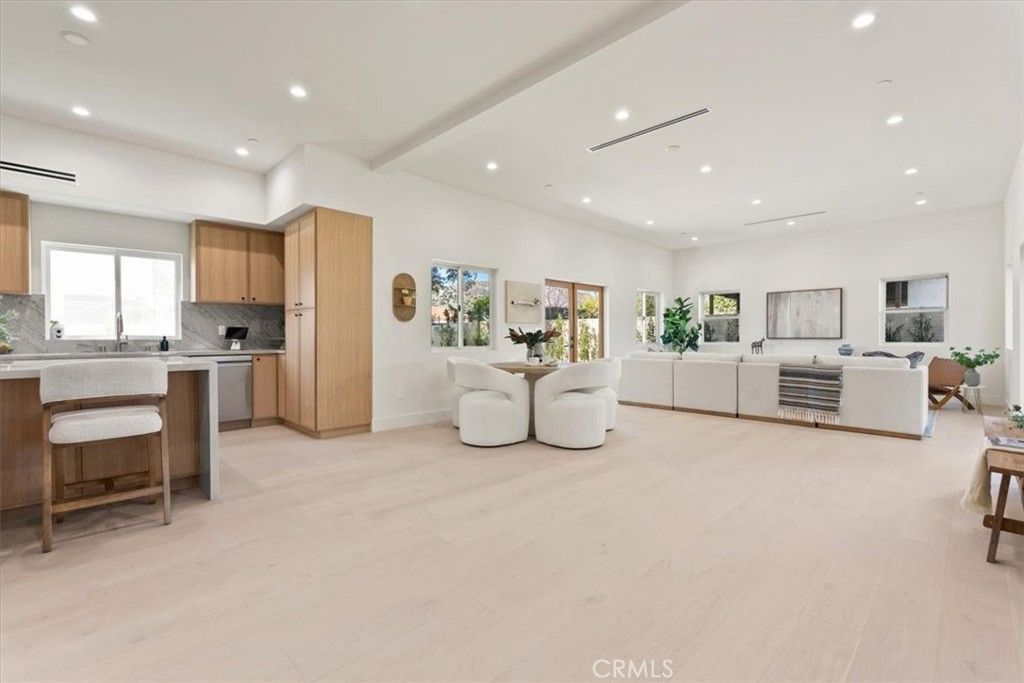Image 2 of property listing at 10505 Jordan, Chatsworth, CA 91311