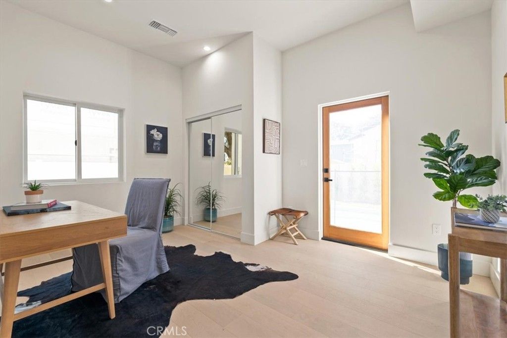Image 32 of property listing at 10505 Jordan, Chatsworth, CA 91311