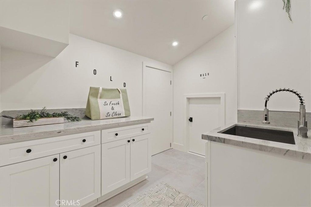 Image 34 of property listing at 10505 Jordan, Chatsworth, CA 91311