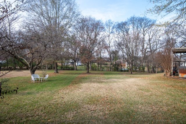 322 Creekwood Ct, Gallatin, TN 37066