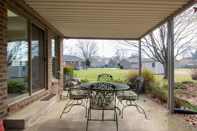 322 Creekwood Ct, Gallatin, TN 37066