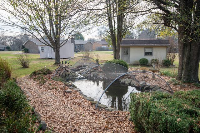 322 Creekwood Ct, Gallatin, TN 37066