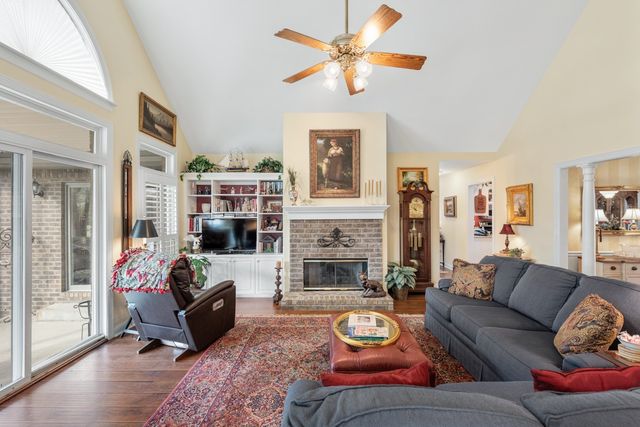 322 Creekwood Ct, Gallatin, TN 37066