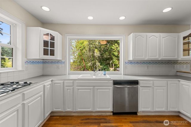 16526 128th Avenue SW, Vashon, WA 98070