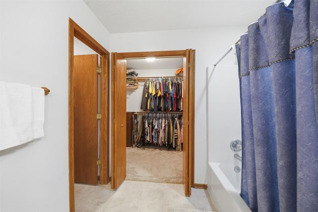 3012 E Highview Drive, Des Moines, IA 50320
