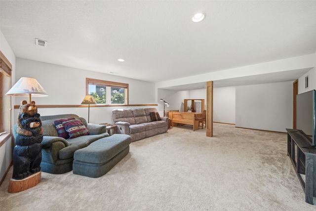 3012 E Highview Drive, Des Moines, IA 50320