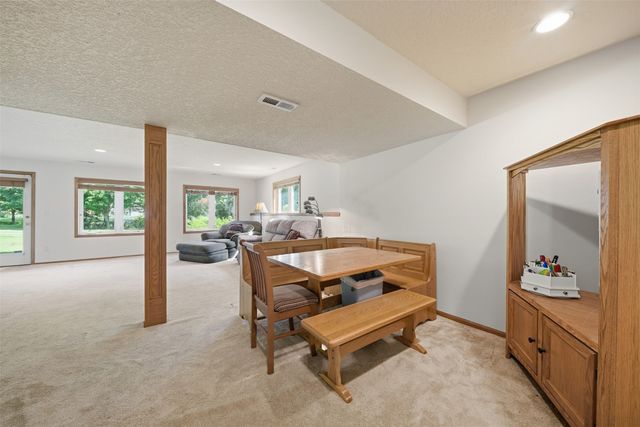 3012 E Highview Drive, Des Moines, IA 50320