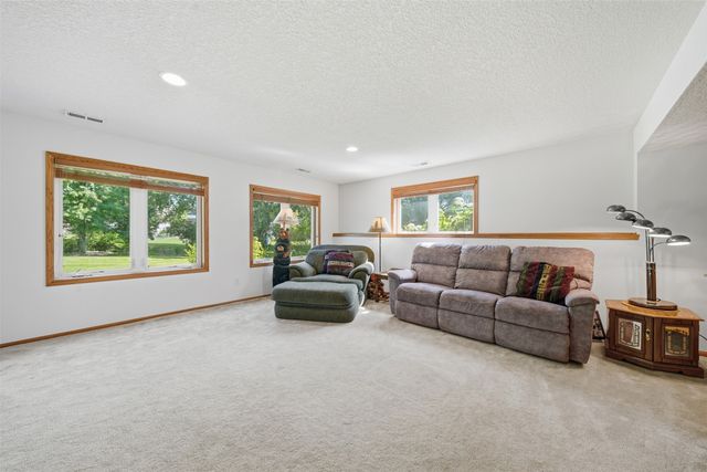 3012 E Highview Drive, Des Moines, IA 50320