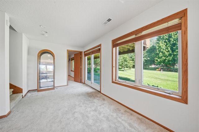3012 E Highview Drive, Des Moines, IA 50320