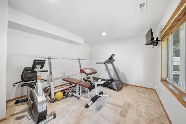 3012 E Highview Drive, Des Moines, IA 50320