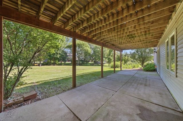 3012 E Highview Drive, Des Moines, IA 50320