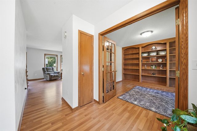 3012 E Highview Drive, Des Moines, IA 50320