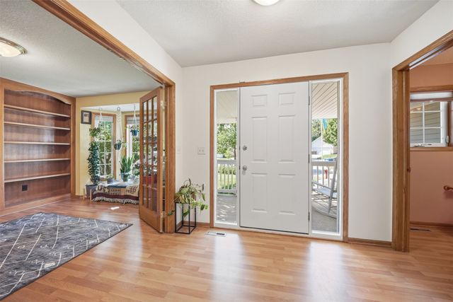 3012 E Highview Drive, Des Moines, IA 50320
