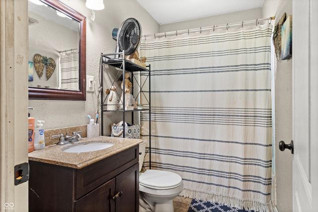 1462 Lochry Road, Franklin, IN 46131