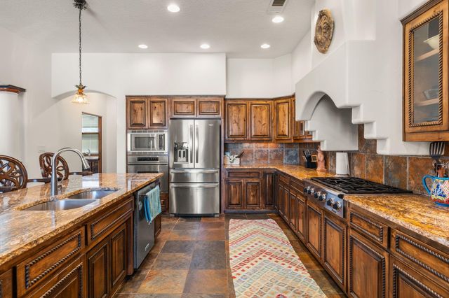 746 Chamisal Road NW, Albuquerque, NM 87107