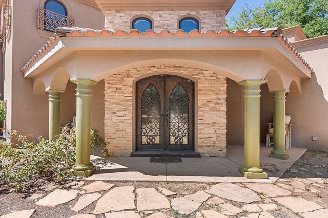 746 Chamisal Road NW, Albuquerque, NM 87107