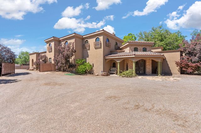 746 Chamisal Road NW, Albuquerque, NM 87107