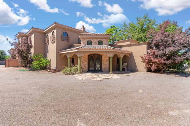 746 Chamisal Road NW, Albuquerque, NM 87107