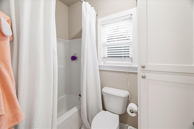 1114 Chancery Lane, Cave Springs, AR 72718
