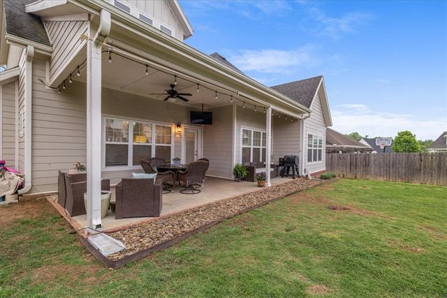 1114 Chancery Lane, Cave Springs, AR 72718
