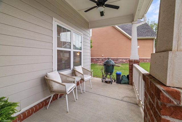 1114 Chancery Lane, Cave Springs, AR 72718